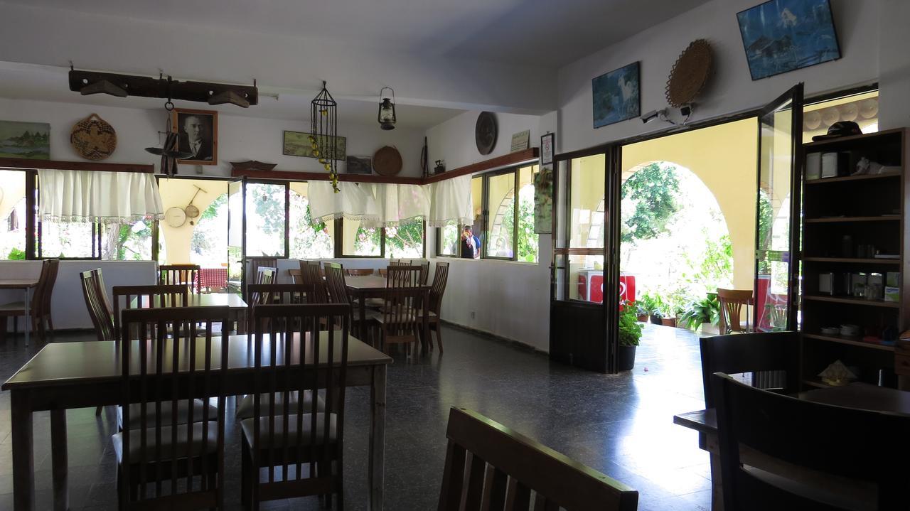Elausa Hotel & Restaurant Rizokarpaso Екстер'єр фото