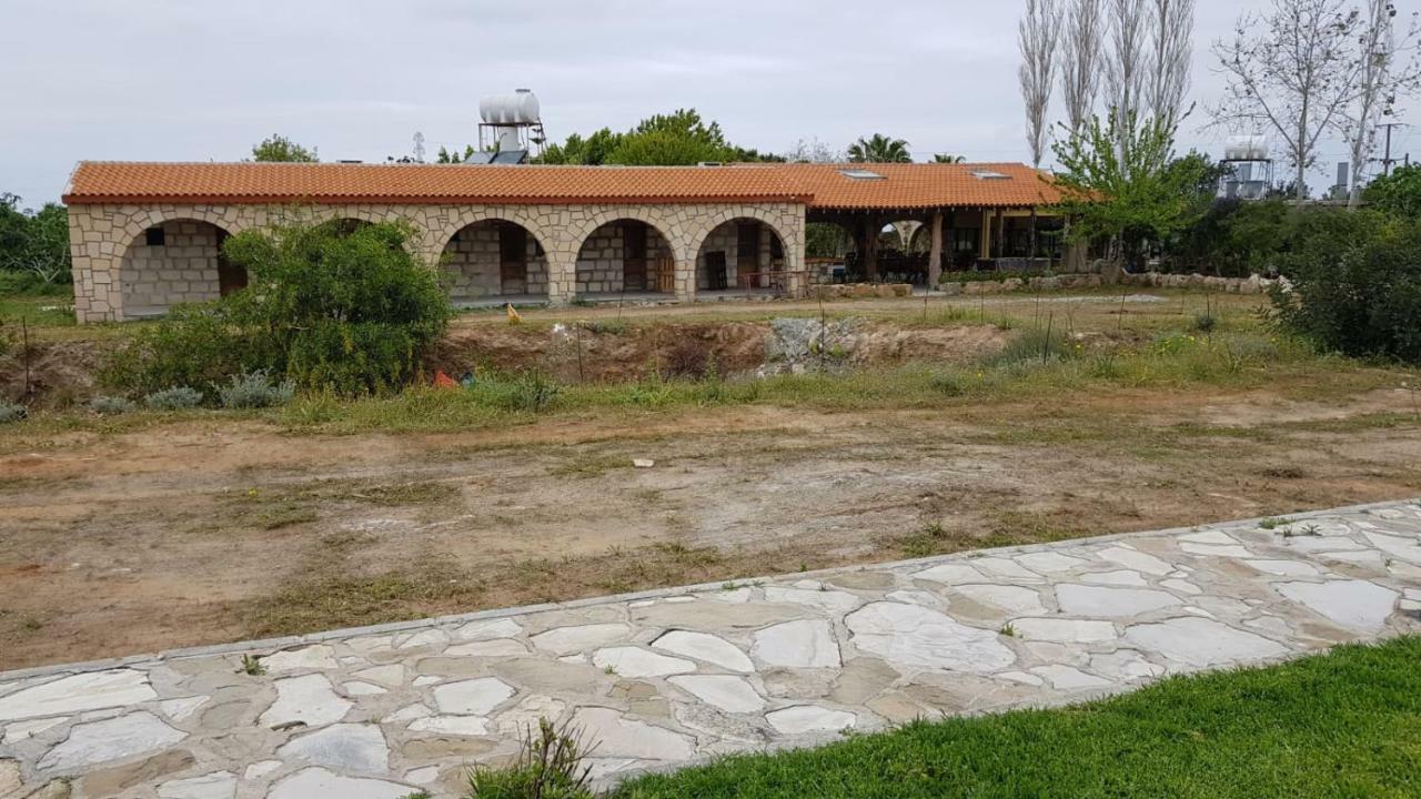 Elausa Hotel & Restaurant Rizokarpaso Екстер'єр фото